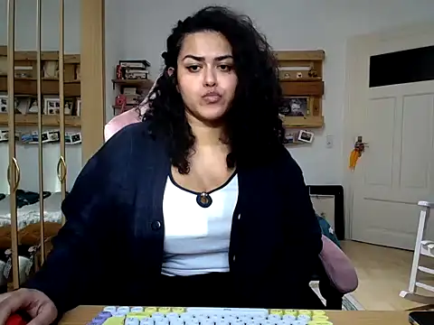 XXX chat uživo modela Curvydesifromgermany