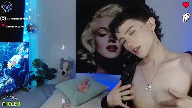 Онлайн чат XXX maxiy_001