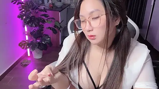 XXX chat uživo modela Ni-Ni_2K