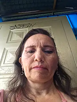 XXX chat uživo modela Alexamontiel_