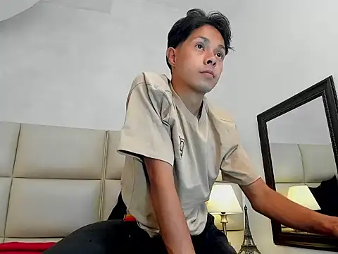 MikaelFOX webcam show