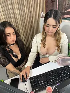 Antonella_Julieta 웹캠 쇼