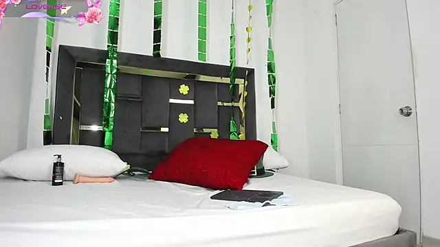 CatleyaSmith's Live XXX Chat