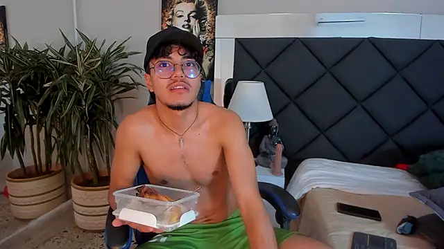 Pokazy przed kamerką – kai_storn