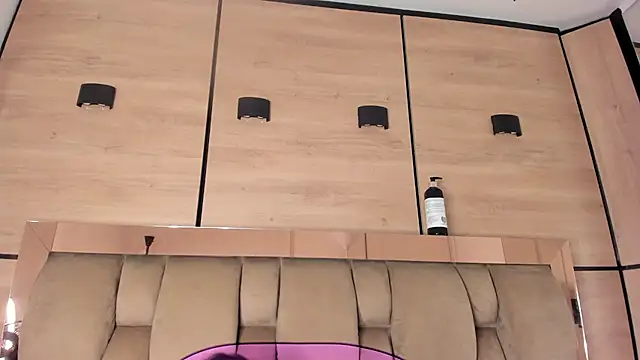 Chat +18 de karol_lewiss ao vivo