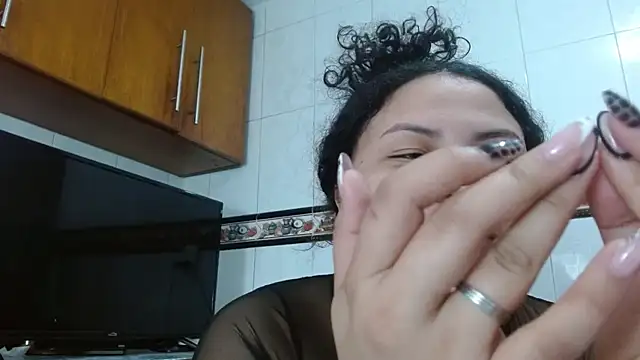 Baby_dirt élő XXX-chatje