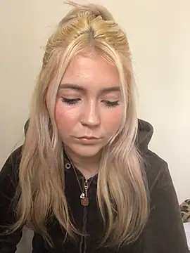 Blondie_Sofia_Essexbabe – Naživo XXX chat