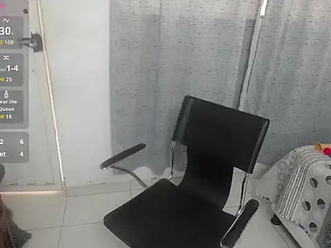 Chat +18 de miss_charlott_18 ao vivo