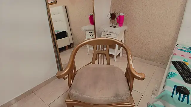 Miladiosa 现场XXX聊天