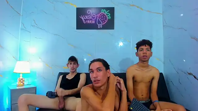 Spicy_guys' Webcam Show