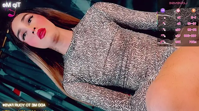 Chat XXX en directo de CharlotteBigCock