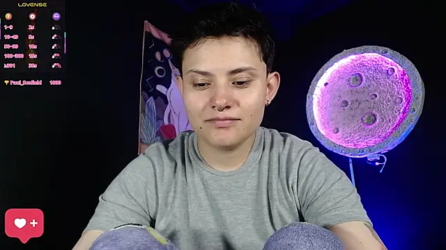 Chat +18 de girl_intense444 ao vivo