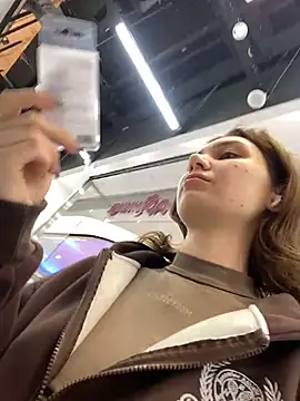 QuitieLia 即時 XXX 聊天