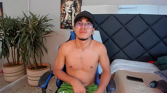 Show modela kai_storn na web-kameri