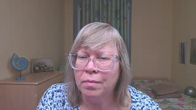 XXX chat uživo modela Emma_Eclipsee