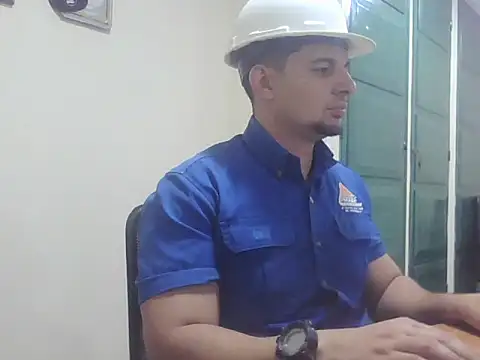 Officeb0y Chat XXX in diretta