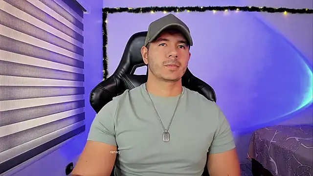 ransoj élő XXX-chatje