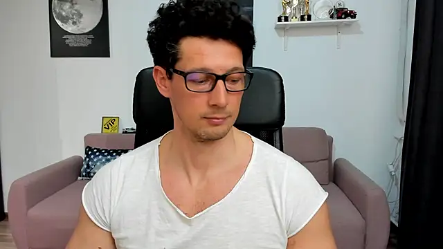 BrutusK08's Live XXX Chat