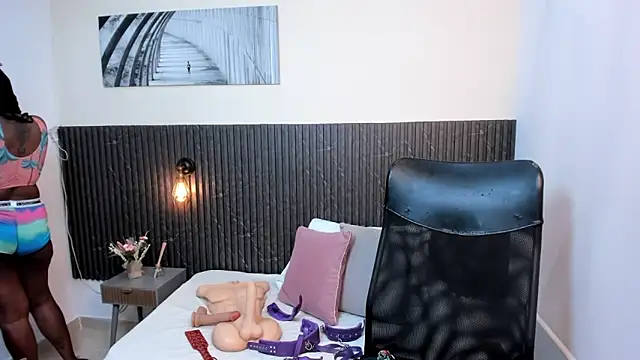 chanel_brunette's Live XXX Chat