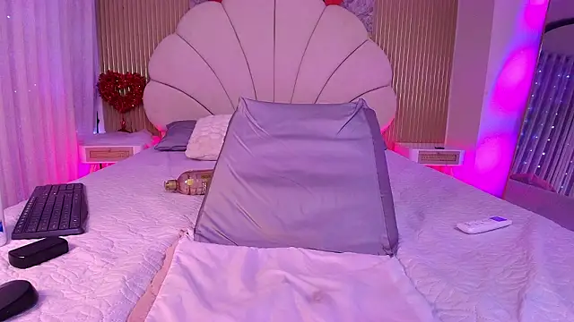 Chat +18 de aisha_sh ao vivo