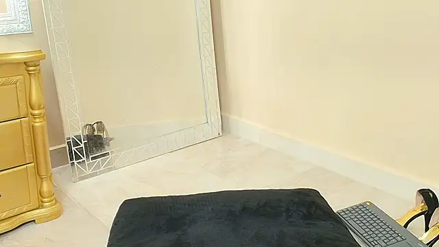 Chat +18 de HallieStone ao vivo