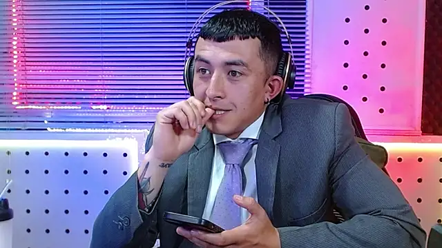 XXX chat uživo modela Godofcumxxx