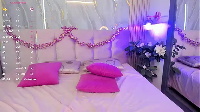 SalomeeHills' Live XXX Chat