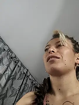 XXX chat uživo modela Tefannyy_