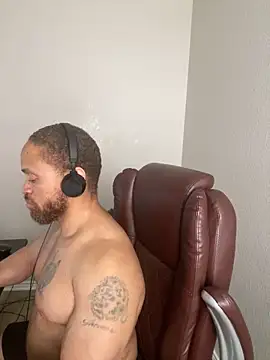 Fathero1time élő XXX-chatje