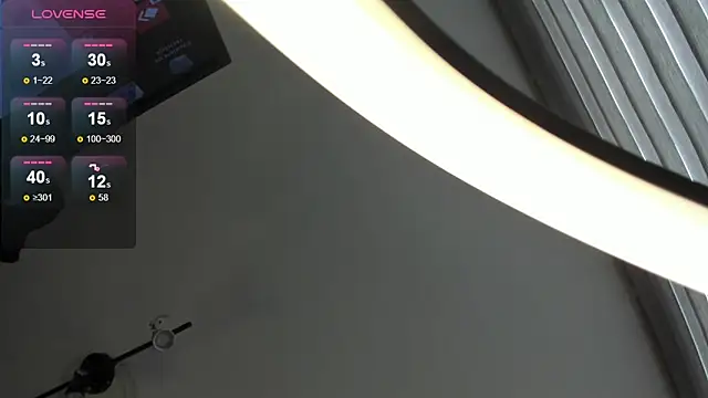 LIZ_HOLMES élő XXX-chatje