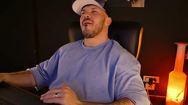 Show modela AngeloEric na web-kameri