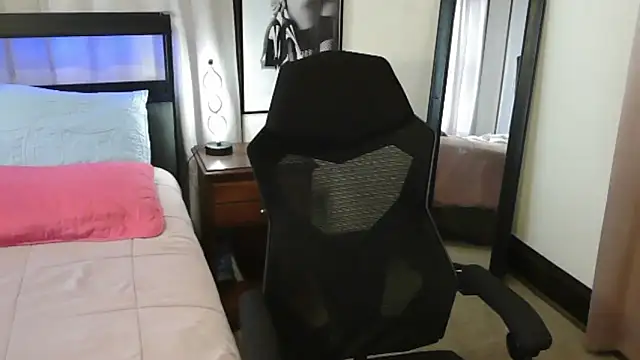 HollieBim élő XXX-chatje