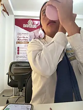 Emily-7_'s Live XXX Chat