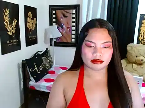 TSbrianaHugeCock webkamerás műsora