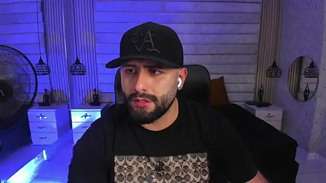 jhon_bear03 élő XXX-chatje