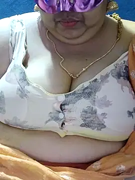 tamilthanushri Chat XXX in diretta