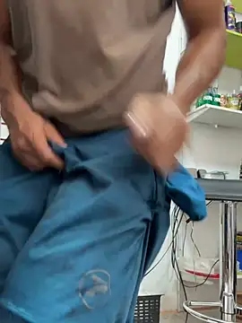 Paul22cm- Show in webcam