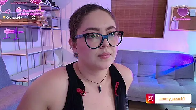 Emmy_peach1's Live XXX Chat