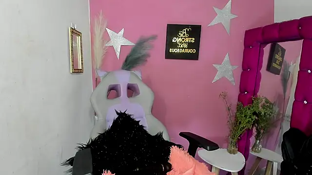 LauraSweet- 现场XXX聊天