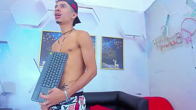 Alex_jeins_at Live XXX Chat