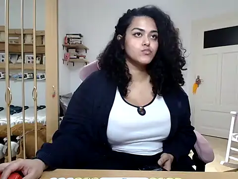 CurvydesifromgermanyのライブXXXチャット