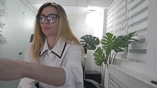 EllaMilf_ Live XXX-Chat