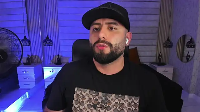 jhon_bear03 élő XXX-chatje