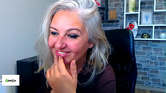 angel_devil_milf élő XXX-chatje