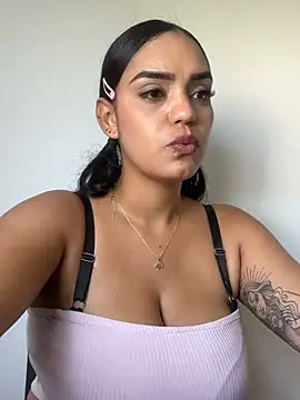 Sara-77's Live XXX Chat