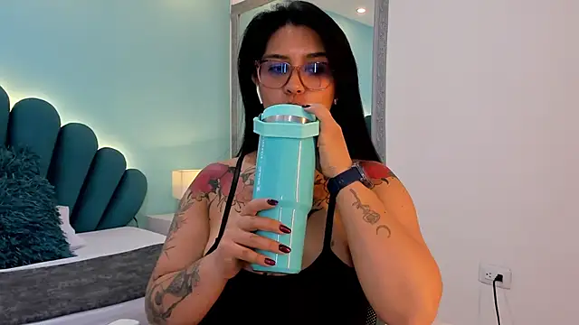 sharlott18 Live XXX-Chat