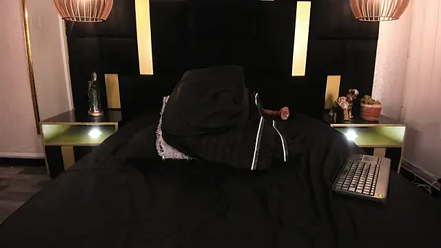 Lucio__Fox 现场XXX聊天