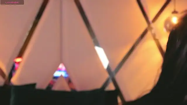 MeelFox Chat XXX in diretta