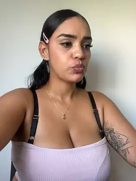 Chat XXX en directo de Sara-77