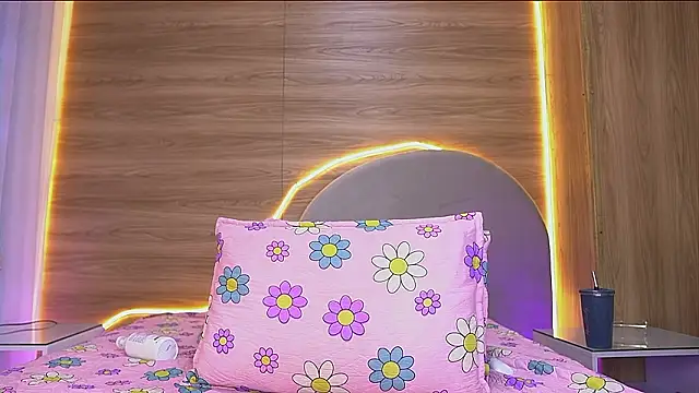 Pokazy przed kamerką – alexaa_walker